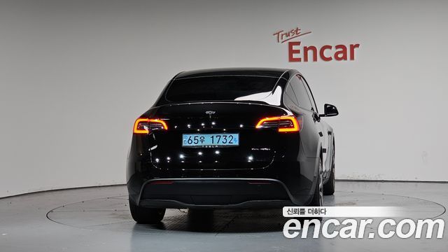 Tesla Model Y Long Range AWD - фото 3