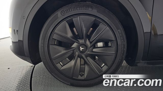 Tesla Model Y Long Range AWD - фото 4