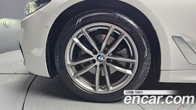 BMW 5-Series G30 520d xDrive M Sport Package Plus - фото 4