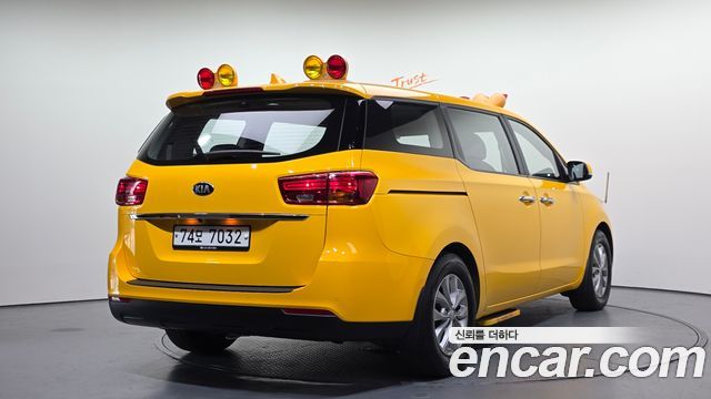 Kia Carnival Новый 11-Seater Deluxe - фото 1