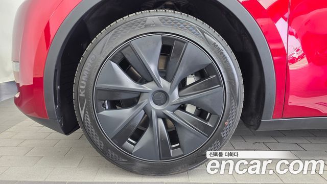 Tesla Model Y Long Range AWD - фото 4