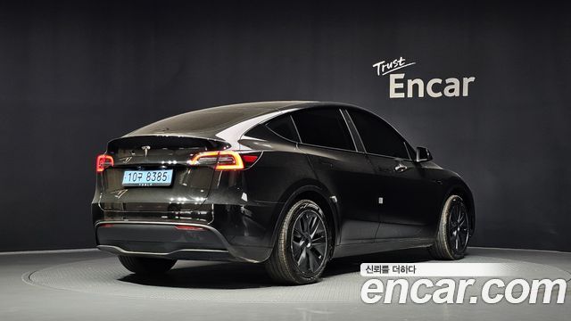 Tesla Model Y RWD - фото 1