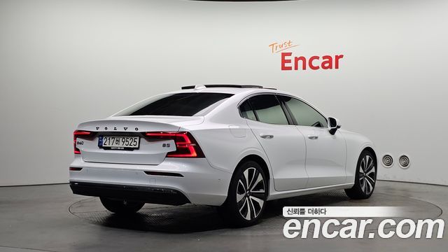 Volvo S60 3-го поколения B5 Ultimate Bright - фото 1