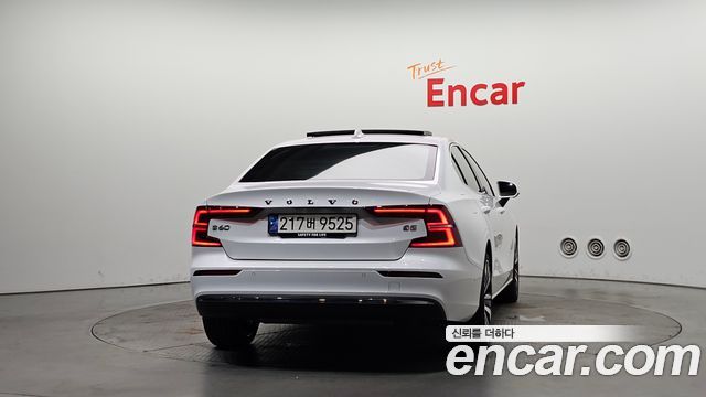 Volvo S60 3-го поколения B5 Ultimate Bright - фото 3