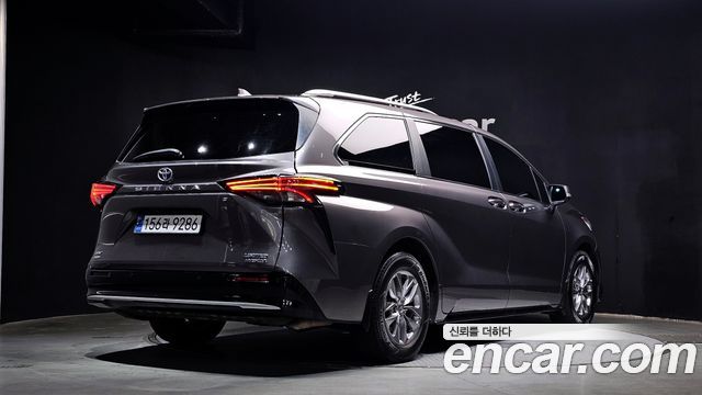 Toyota Sienna 4-го поколения 2.5 Hybrid AWD - фото 1
