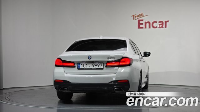 BMW 5-Series G30 520i M Sport - фото 3