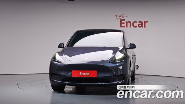 Tesla Model Y RWD - фото 1