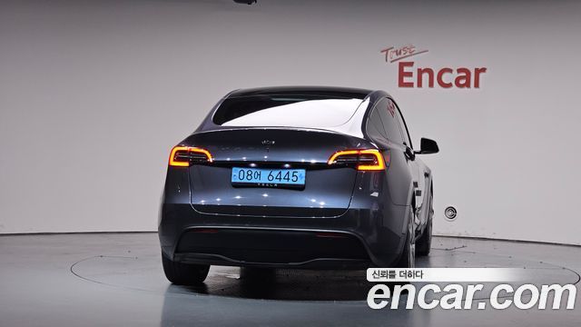 Tesla Model Y RWD - фото 2