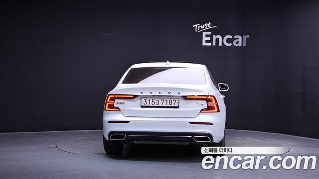 Volvo S60 3-го поколения T5 Inscroption - фото 3