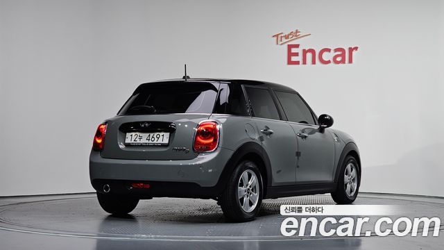 Mini Cooper 5Door Standard 3rd - фото 1