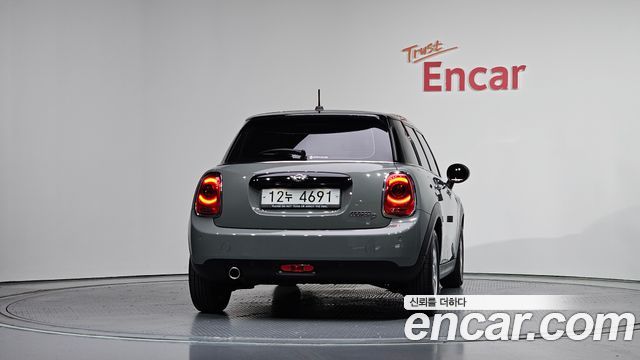 Mini Cooper 5Door Standard 3rd - фото 3