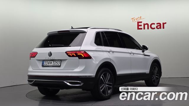 Volkswagen Tiguan 2-го поколения 2.0 TDI Prestige - фото 1