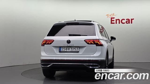 Volkswagen Tiguan 2-го поколения 2.0 TDI Prestige - фото 3