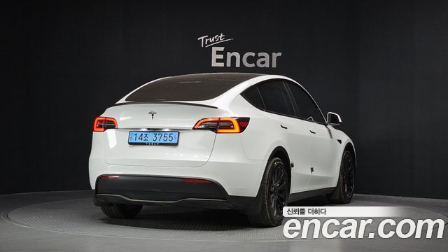 Tesla Model Y RWD - фото 1