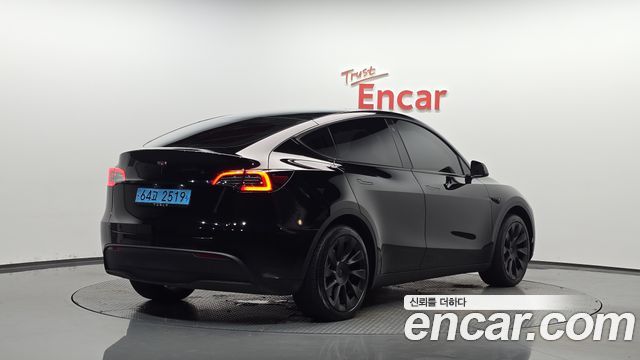 Tesla Model Y RWD - фото 0