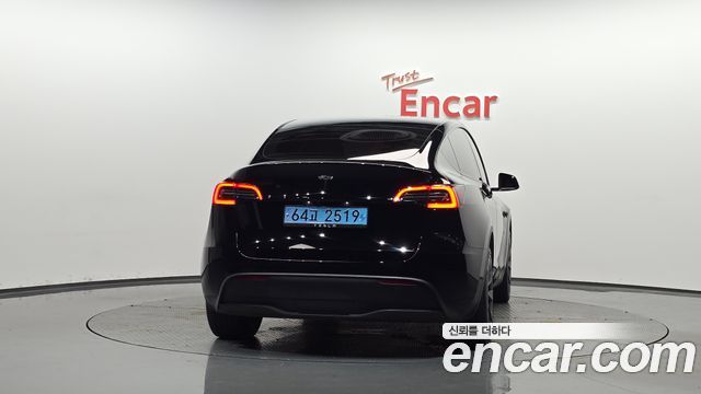 Tesla Model Y RWD - фото 2