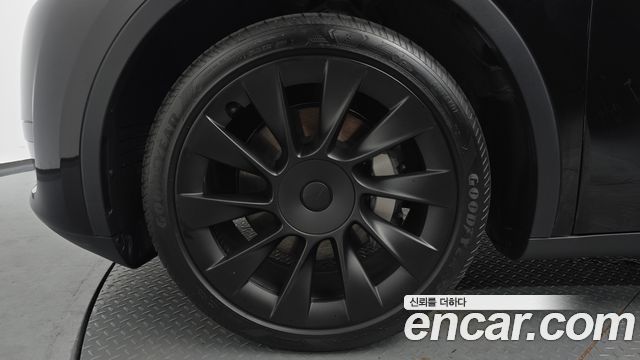 Tesla Model Y RWD - фото 3