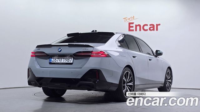 BMW 5-Series G60 530i xDrive M Sport - фото 1