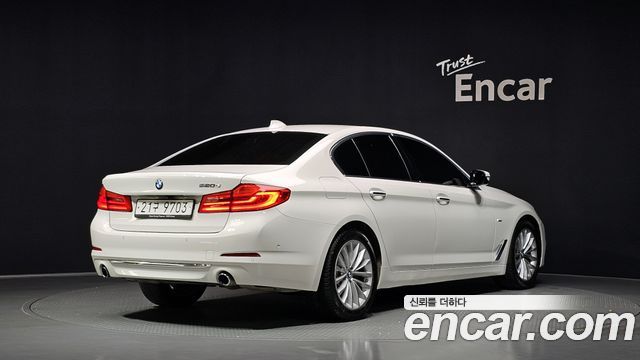 BMW 5-Series G30 520d Luxury Special Edition - фото 1