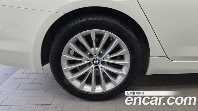 BMW 5-Series G30 520d Luxury Special Edition - фото 4