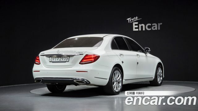 Mercedes-Benz E-Class W213 E300 4MATIC Exclusive - фото 1