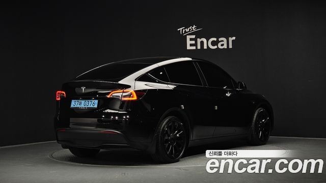Tesla Model Y Long Range AWD - фото 1