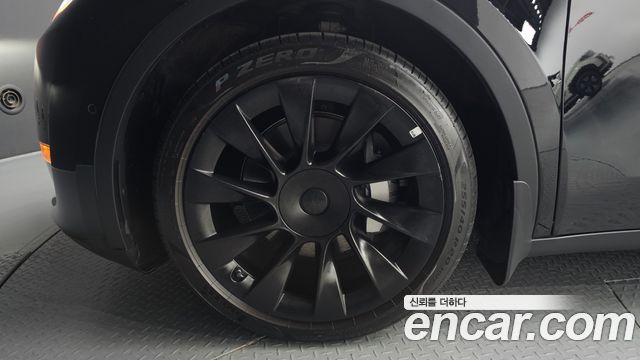 Tesla Model Y Long Range AWD - фото 4