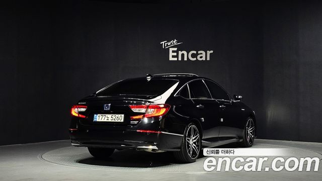 Honda Accord 10-го поколения 2.0 Hybrid Touring - фото 1