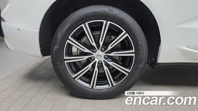 Volvo XC60 2-го поколения T6 Inscription - фото 4