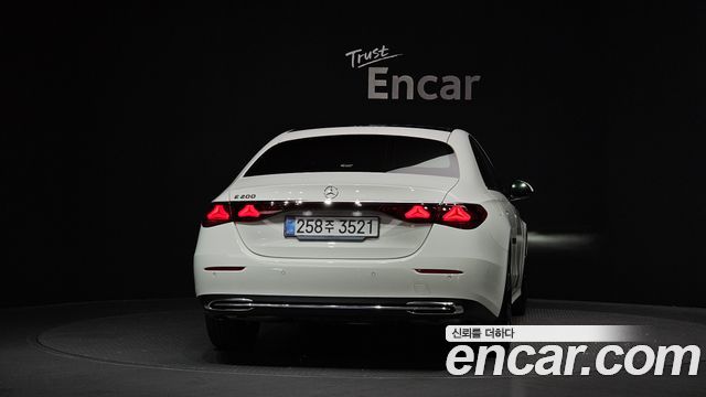 Mercedes-Benz E-Class W214 E200 Avantgarde - фото 3