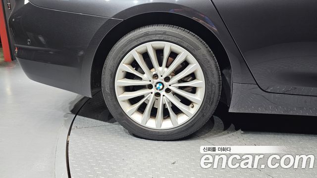 BMW 5-Series G30 520d Luxury Special Edition - фото 4