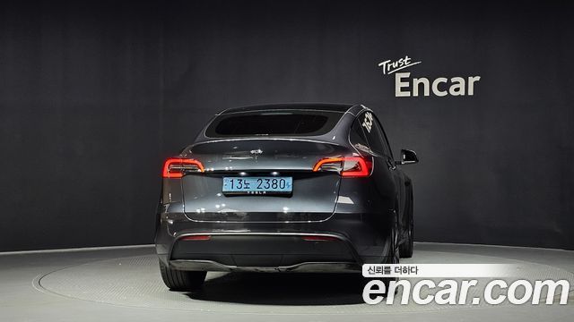 Tesla Model Y RWD - фото 3