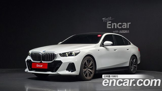 BMW 5-Series G60 530i xDrive M Sport - фото 0