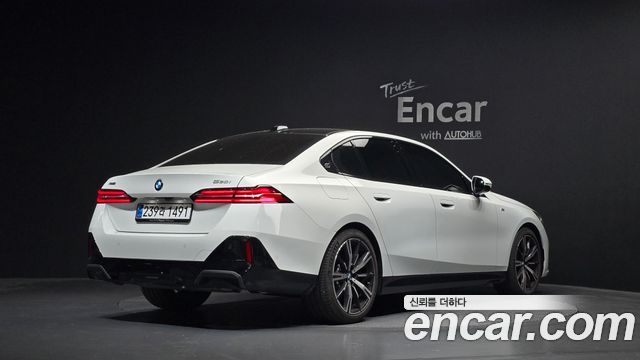BMW 5-Series G60 530i xDrive M Sport - фото 1