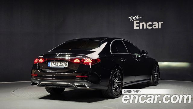 Mercedes-Benz E-Class W214 E300 4MATIC AMG Line - фото 1