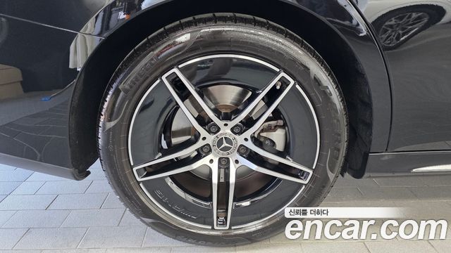 Mercedes-Benz E-Class W214 E300 4MATIC AMG Line - фото 4