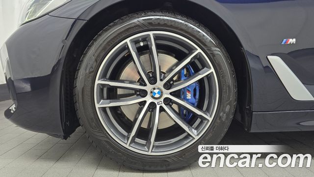 BMW 5-Series G30 520i M Sport - фото 4