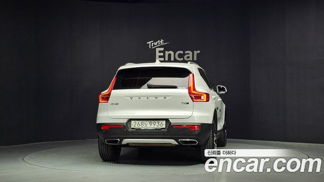 Volvo XC40 T4 Inscription - фото 3