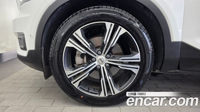 Volvo XC40 T4 Inscription - фото 4