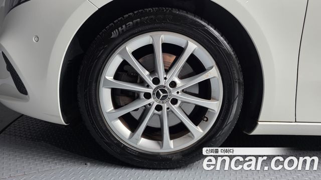 Mercedes-Benz A-Class W177 A220 Sedan - фото 4