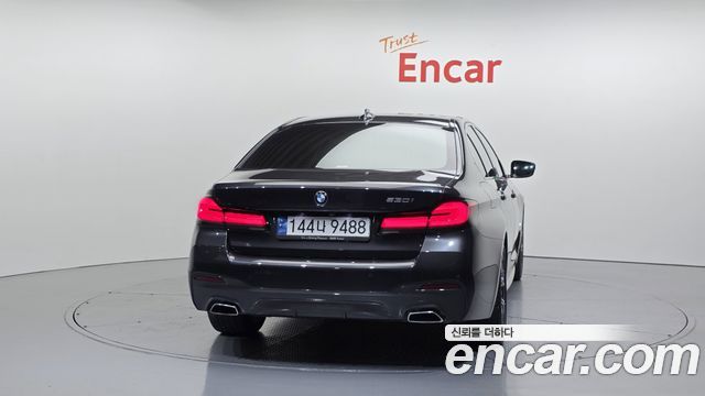 BMW 5-Series G30 530i M Sport Package - фото 3