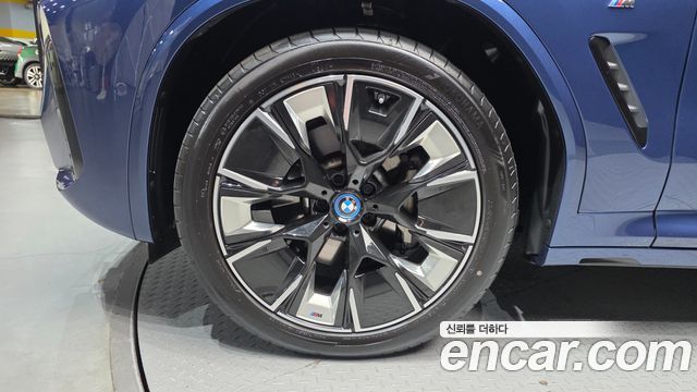 BMW iX3 M Sports - фото 4