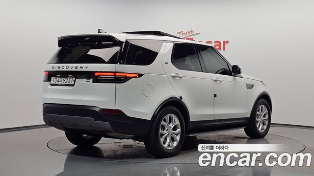 Land Rover Discovery 3.0 SD6 SE - фото 0