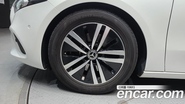 Mercedes-Benz A-Class W177 A220 Hatchback - фото 4