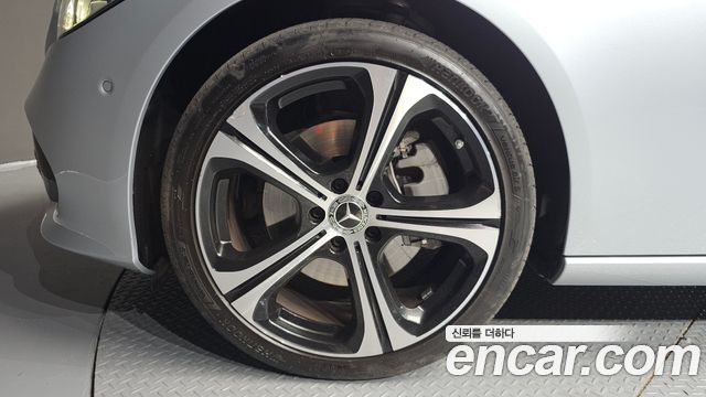 Mercedes-Benz C-Class W206 C300 4MATIC Avantgarde - фото 4
