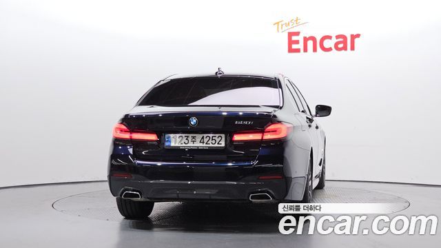 BMW 5-Series G30 520i M Sport - фото 3