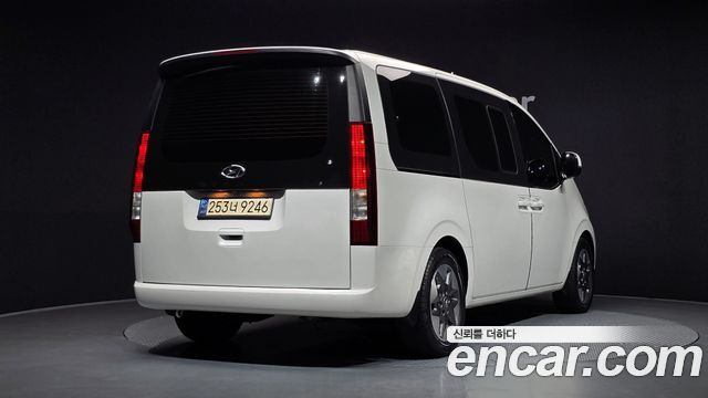 Hyundai Staria Tourer 9-Seater Modern - фото 1