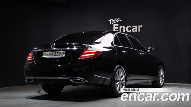 Mercedes-Benz E-Class W213 E300 4MATIC Exclusive - фото 1