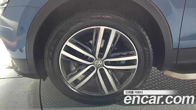 Volkswagen Tiguan 2.0 TDI Prestige - фото 4