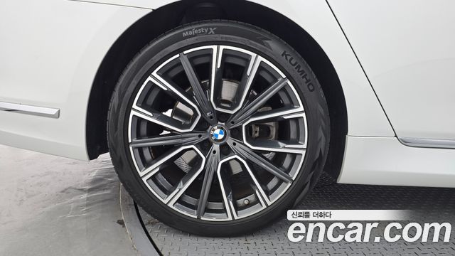 BMW 7-Series G11 740i M Sport - фото 4